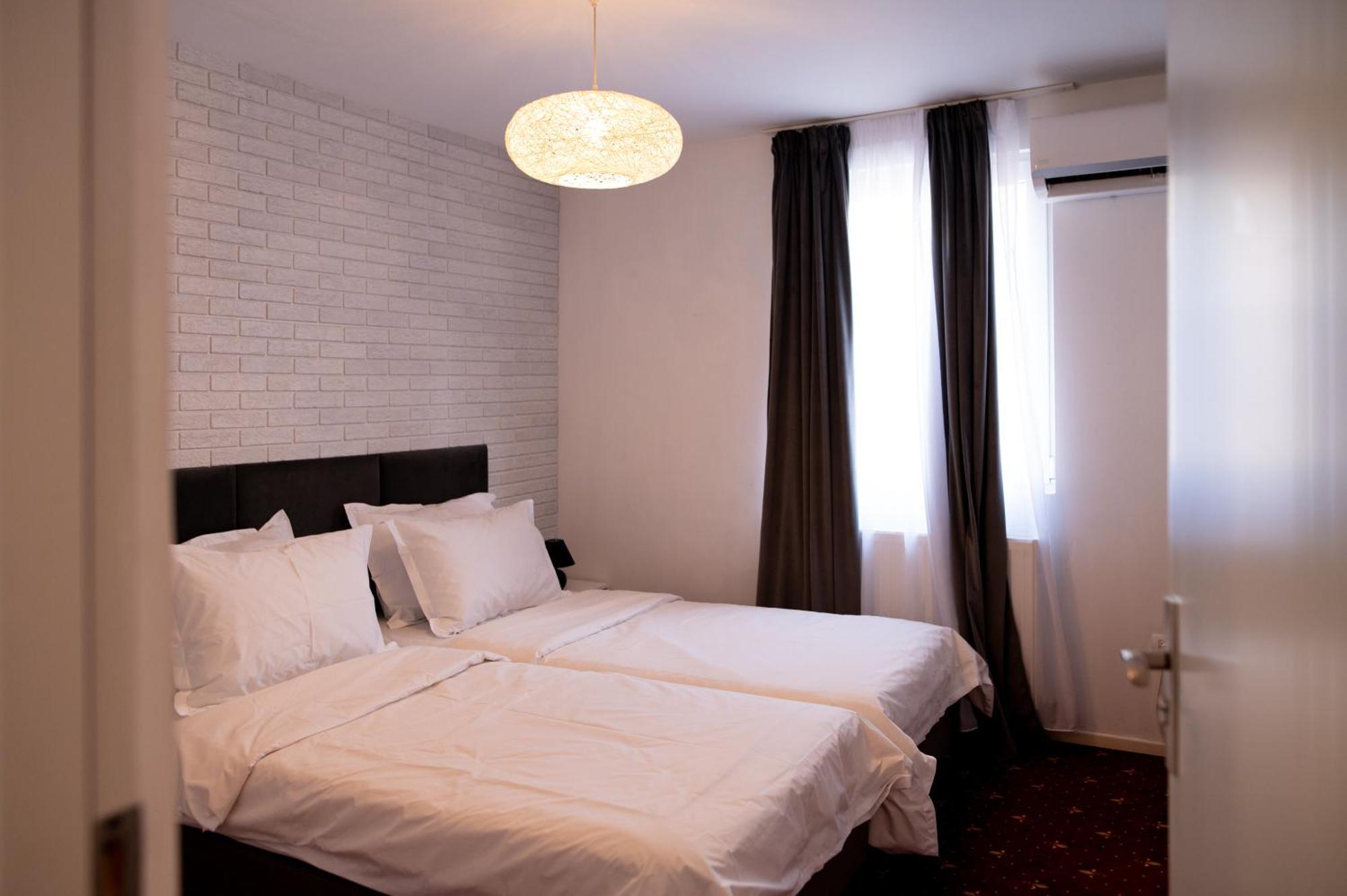 Moise House - Kosher Aparthotel Bucharest Exterior photo
